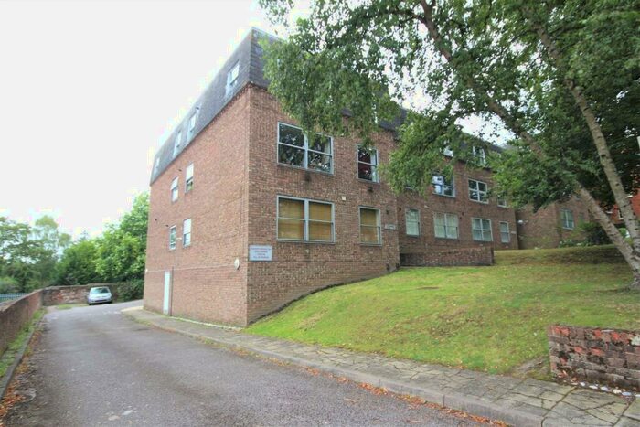 1 Bedroom Flat To Rent In Chevremont, Jenner Road, Guildford, GU1