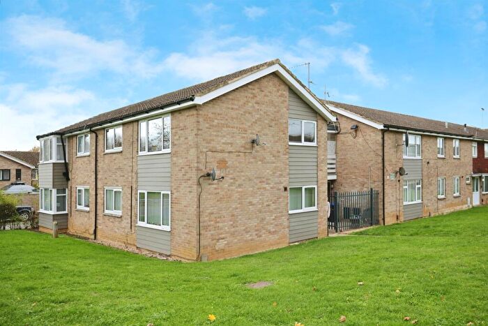 1 Bedroom Flat For Sale In Thorn Hill, Northampton, NN4
