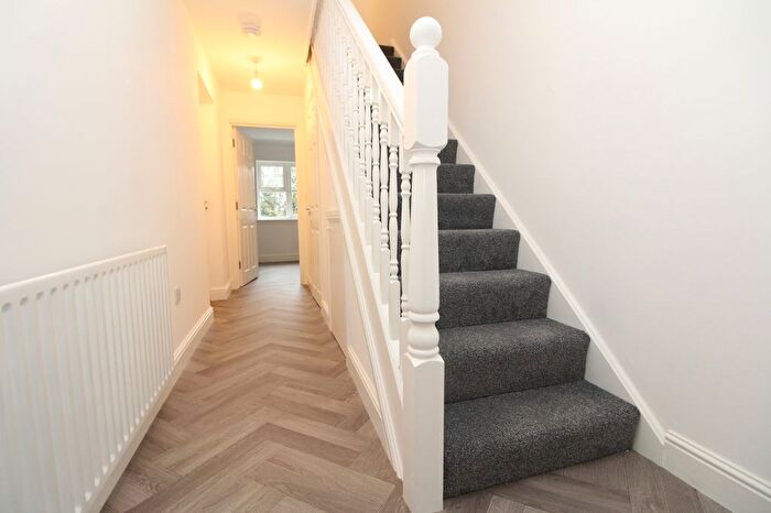 3 Bedroom Town House To Rent In Prospect Avenue, Rochester, ME2