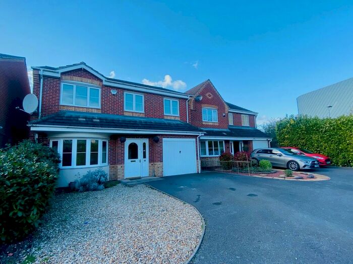 4 Bedroom House To Rent In Croft Avenue, Tamworth, B79