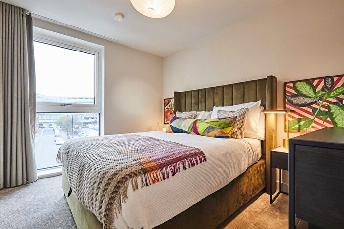 2 Bedroom Apartment To Rent In Rochdale Road, Manchester, Greater Manchester, M4