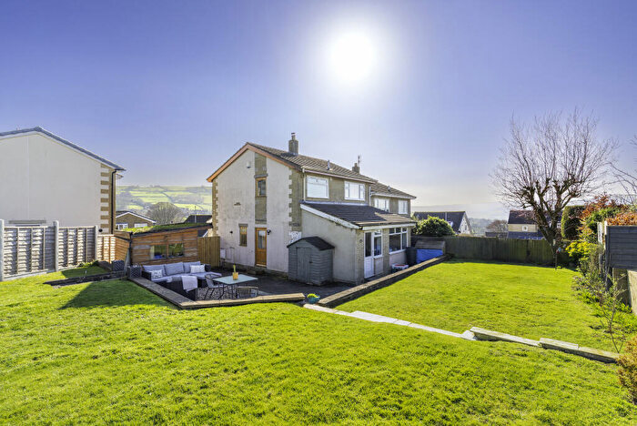 3 Bedroom Semi-Detached House For Sale In Yew Tree Close, Bradley, North Yorkshire, BD20