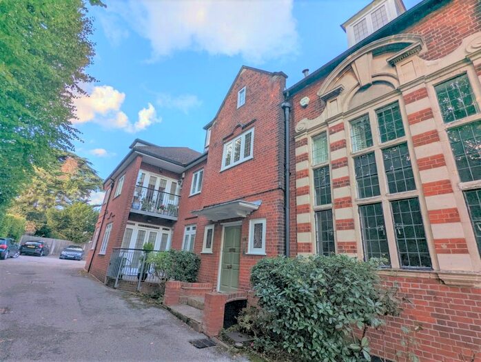 2 Bedroom Flat To Rent In Aldermans Hill, London, N13