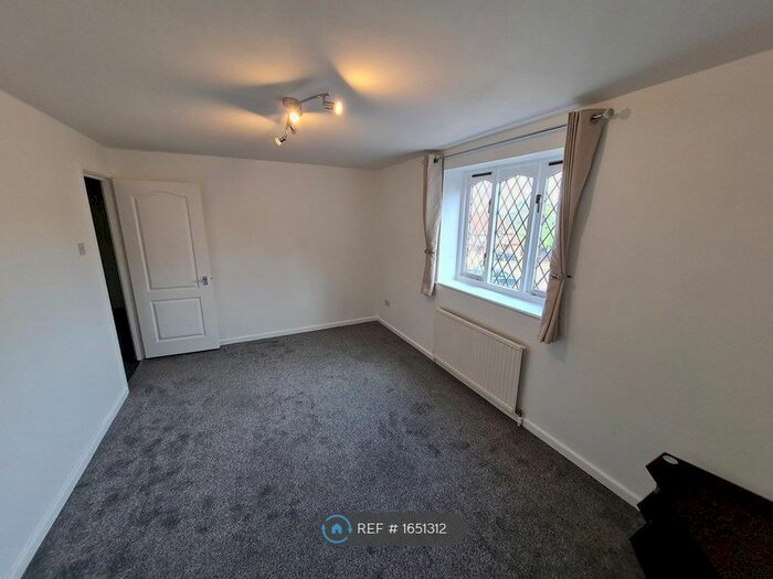 1 Bedroom Flat To Rent In Cranmer Court, Ravenhill, Swansea, SA5
