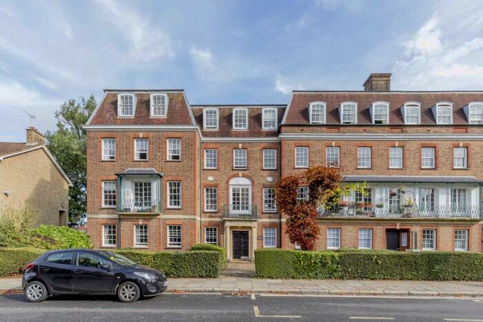 3 Bedroom Flat To Rent In Fortis Green, London, N2