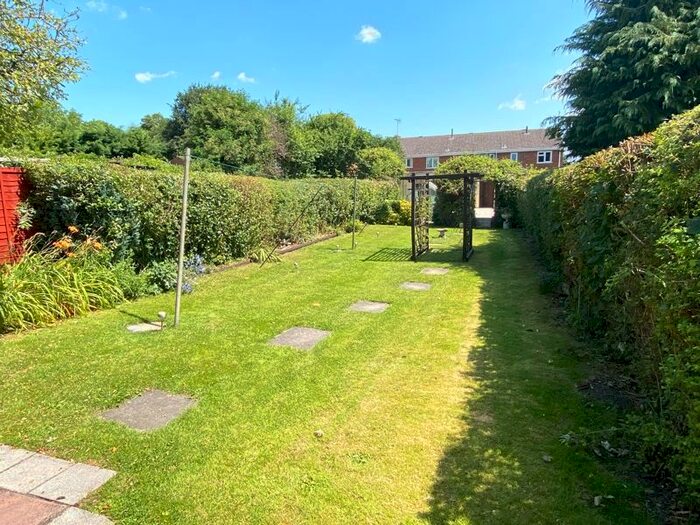 5 Bedroom Detached House For Sale In Bulford Road, Durrington