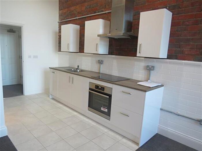 Apartment To Rent In Crocketts Lane, Smethwick, Birmingham, B66