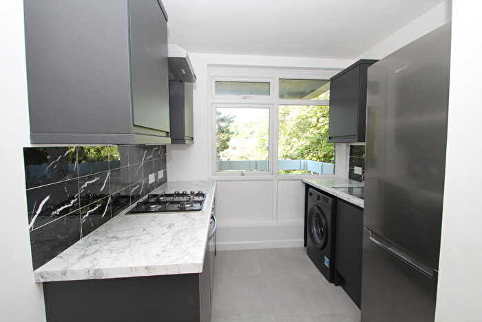 2 Bedroom Flat To Rent In The Pines, CR8