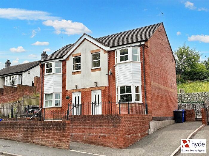 3 Bedroom Semi-Detached House To Rent In Honeywall, Stoke-On-Trent, ST4