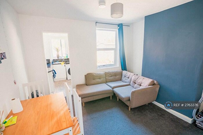 4 Bedroom Terraced House To Rent In Queens Road, Beeston, Nottingham, NG9