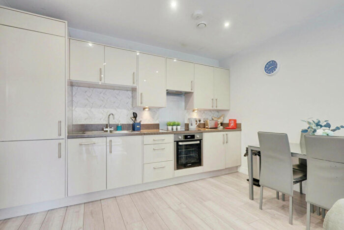 2 Bedroom Apartment For Sale In Victoria Avenue, Southend-on-Sea, SS2