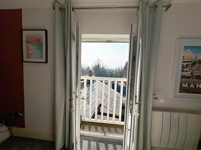 2 Bedroom Apartment For Sale In West Rock, Saltisford, Warwick, CV34