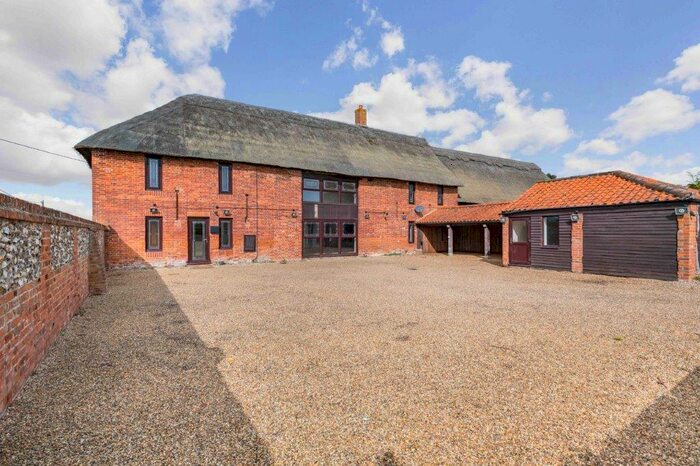 4 Bedroom Barn Conversion To Rent In Aylsham Road, North Walsham, NR28