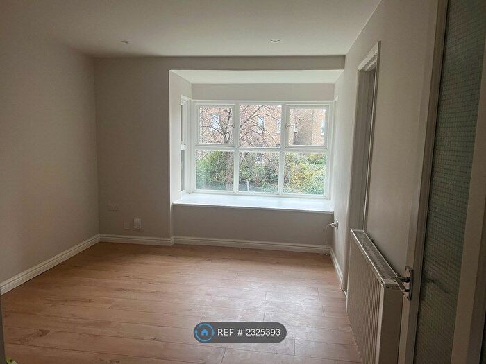 2 Bedroom Flat To Rent In Pursewardens Close, London, W13