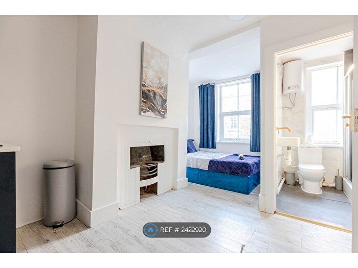 Studio To Rent In Brick Lane, London, E1