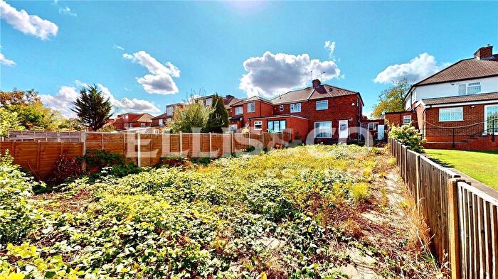 3 Bedroom Semi Detached House For Sale In Whitton Avenue East, Greenford, UB6