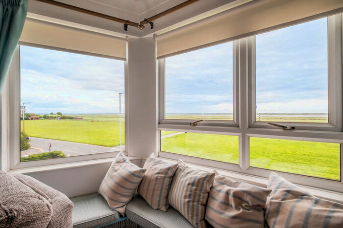 3 Bedroom Apartment For Sale In East Beach, Lytham St. Annes, FY8