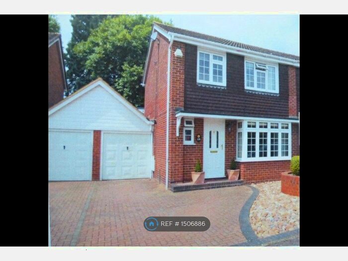 3 Bedroom Semi-Detached House To Rent In Beverley Gardens, Maidenhead, SL6