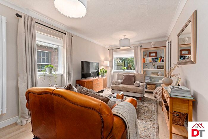 2 Bedroom Flat For Sale In Knox Place, Haddington, EH41