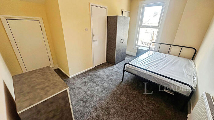 1 Bedroom House To Rent In Western Road, Luton, Bedfordshire, LU1