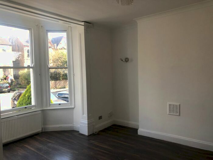 2 Bedroom Flat To Rent In Gipsy Road, London, SE27