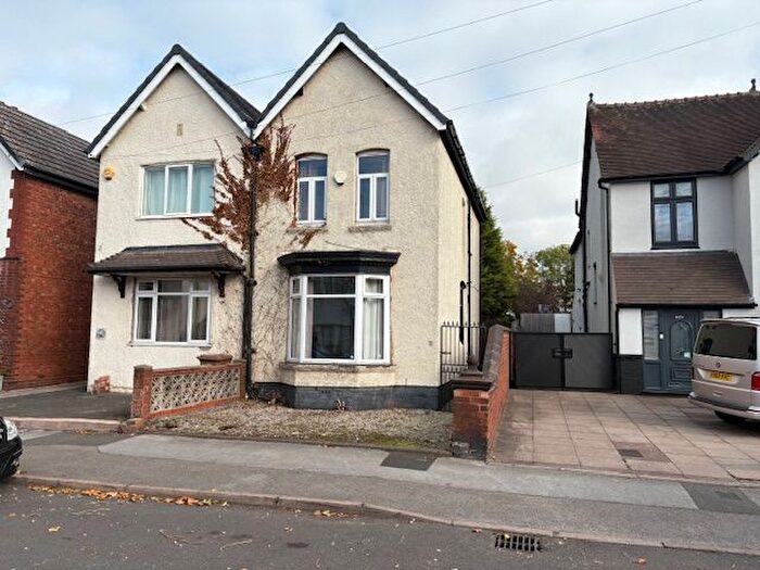 3 Bedroom Semi-detached House To Rent In Bloxwich Road, Walsall, WS3