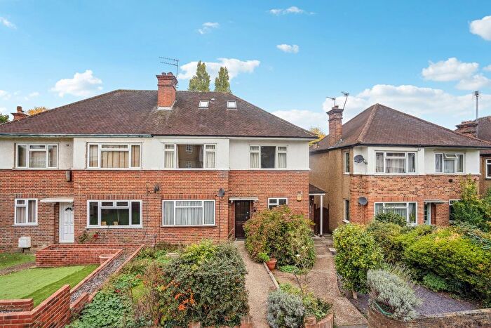 2 Bedroom Maisonette For Sale In Harlyn Drive, Pinner, HA5