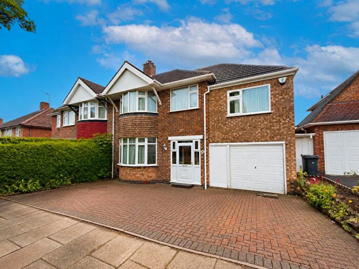 5 Bedroom Semi-Detached House For Sale In Fallowfield Road, Leicester, LE5
