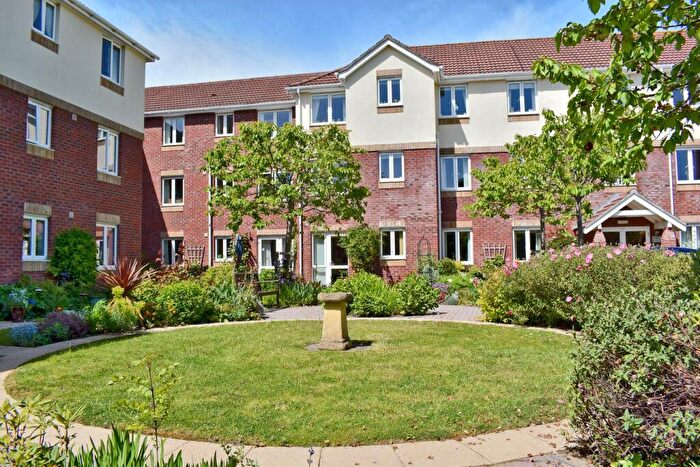 2 Bedroom Apartment For Sale In Tylers Close, Lymington, SO41