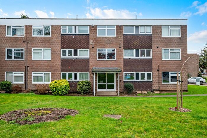 2 Bedroom Flat For Sale In Downs Hill Road, Epsom, KT18