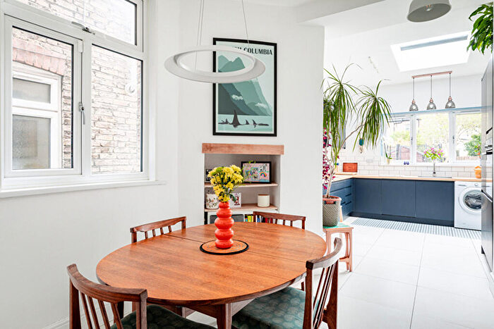 3 Bedroom End Of Terrace House For Sale In Thornsbeach Road, London, SE6