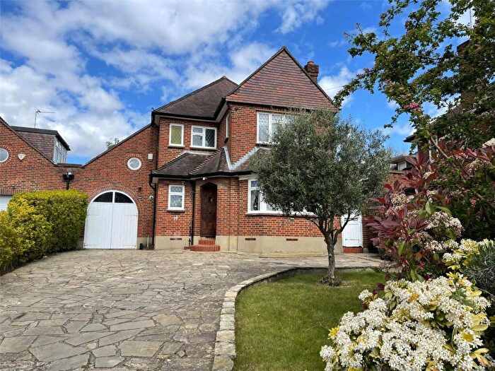 4 Bedroom Link Detached House For Sale In Burghley Avenue, New Malden, KT3