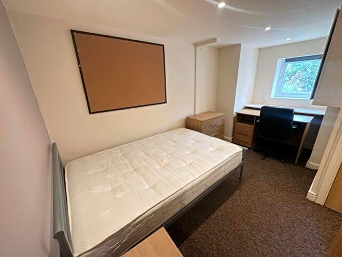 5 Bedroom Terraced House To Rent In Wrangthorn Terrace, Hyde Park, Leeds, LS6