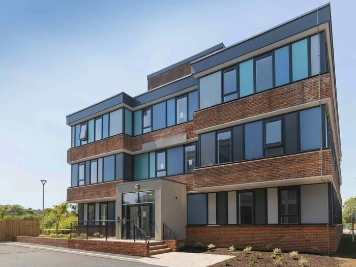 1 Bedroom Flat To Rent In Thornhill Court, Headington, OX3