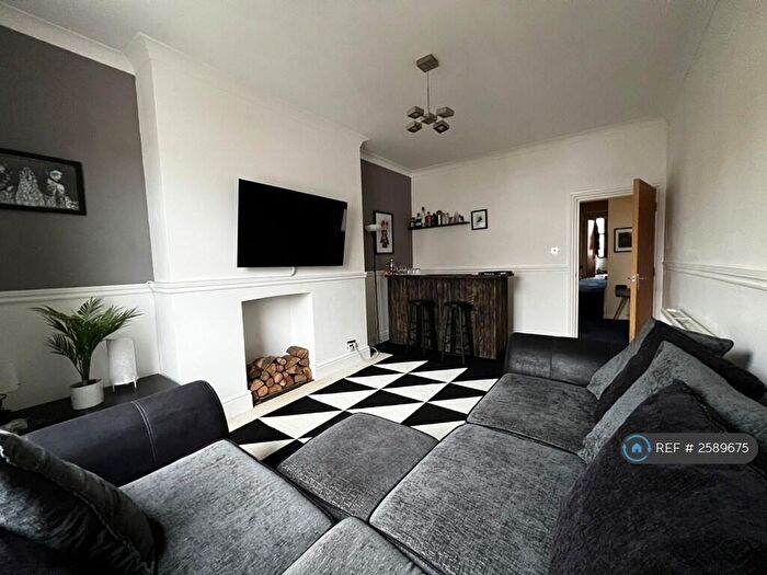 2 Bedroom Flat To Rent In Claude Road, Cardiff, CF24