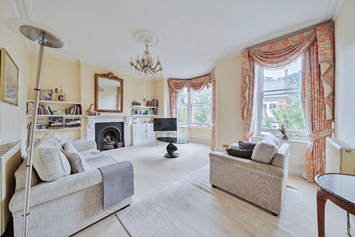 3 Bedroom Maisonette For Sale In A Brunswick Road, Kingston Upon Thames, KT2