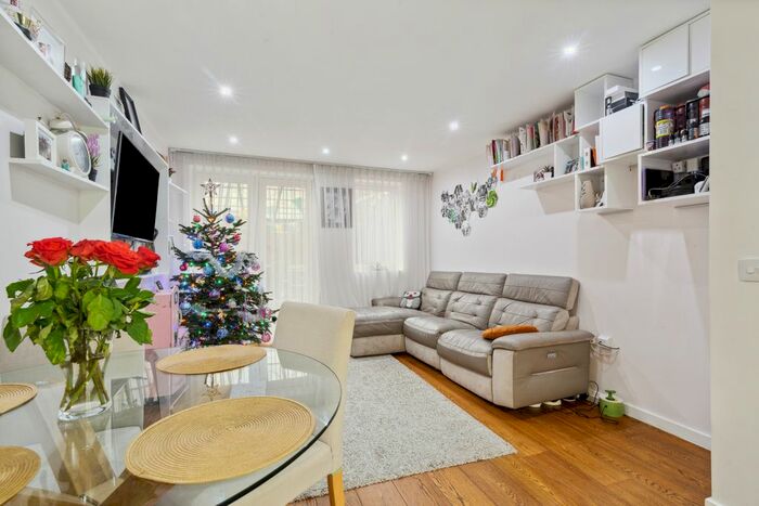 2 Bedroom Flat To Rent In Powell Place, Prince Of Wales Terrace, W4