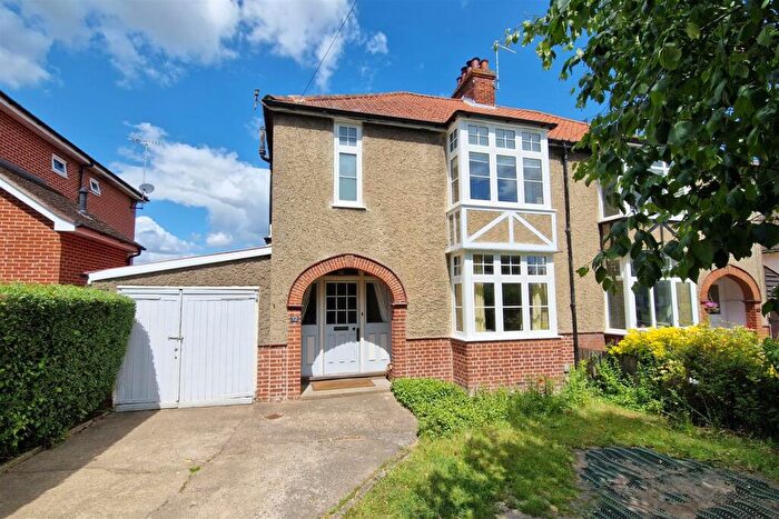 3 Bedroom Semi-Detached House For Sale In Horringer Road, Bury St. Edmunds, IP33
