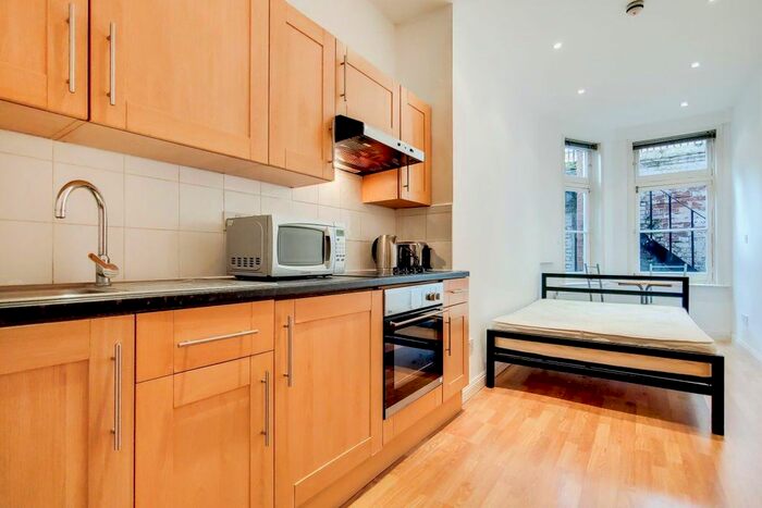 Studio To Rent In Palace Court, Bayswater / Notting Hill, W2