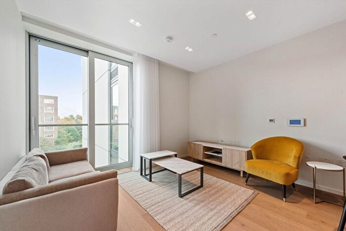 1 Bedroom Flat To Rent In Copse Hill, London, SW20