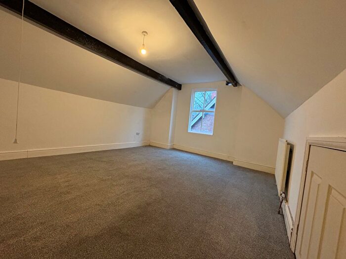 5 Bedroom Semi Detached House To Rent In Kingsland Road, Wolverhampton, WV1