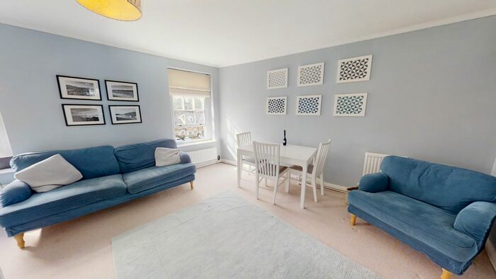 2 Bedroom Flat To Rent In Atlantic House, - Upper Richmond Road, Putney, SW15