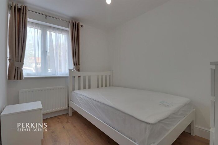 2 Bedroom Flat To Rent In Crawford Avenue, Wembley, HA0