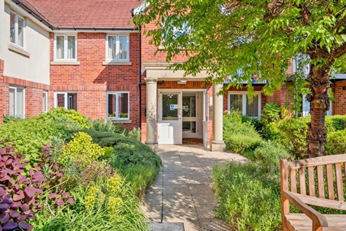 1 Bedroom Flat For Sale In Wellington Avenue, Princes Risborough, HP27