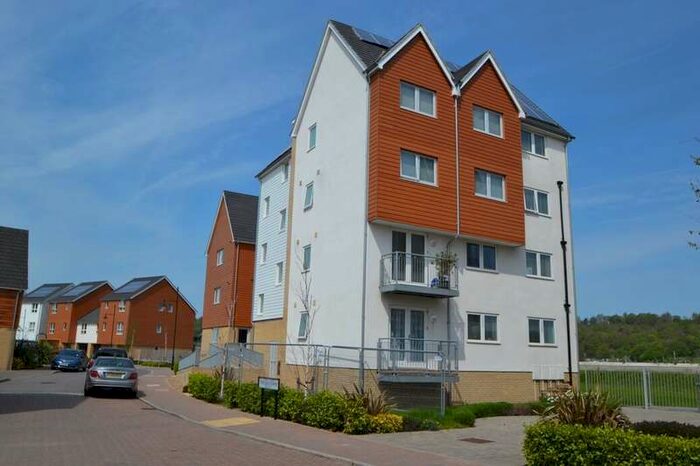 2 Bedroom Flat To Rent In The Causeway, St. Marys Island, Chatham, ME4
