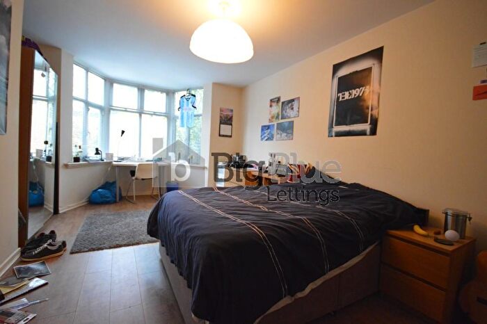 10 Bedroom House To Rent In North Grange Mount, Leeds, LS6