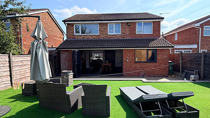 3 Bedroom Detached House For Sale In Cherrywood, Chadderton, Oldham, OL9