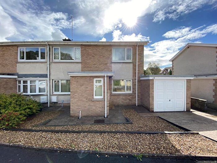 3 Bedroom Semi Detached House For Sale In Gwscwm Park, Burry Port, SA16