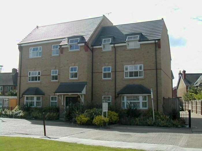 2 Bedroom Flat To Rent In Strode Street, Egham, Surrey TW20