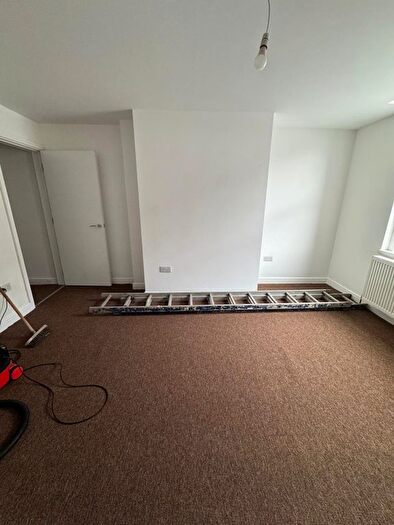 2 Bedroom End Terrace House To Rent In South Parade, Cleckheaton, BD19